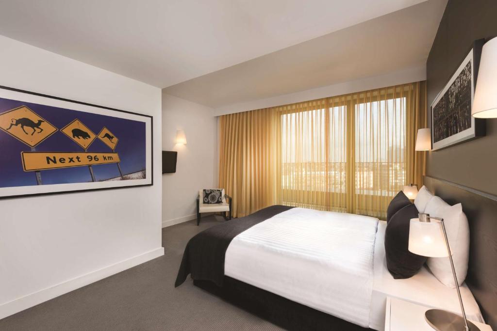 Adina Apartment Hotel Berlin Hackescher Markt - Resim 17