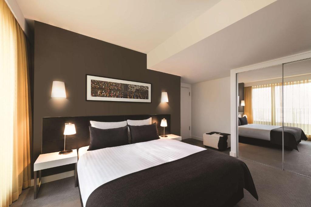 Adina Apartment Hotel Berlin Hackescher Markt - Resim 18