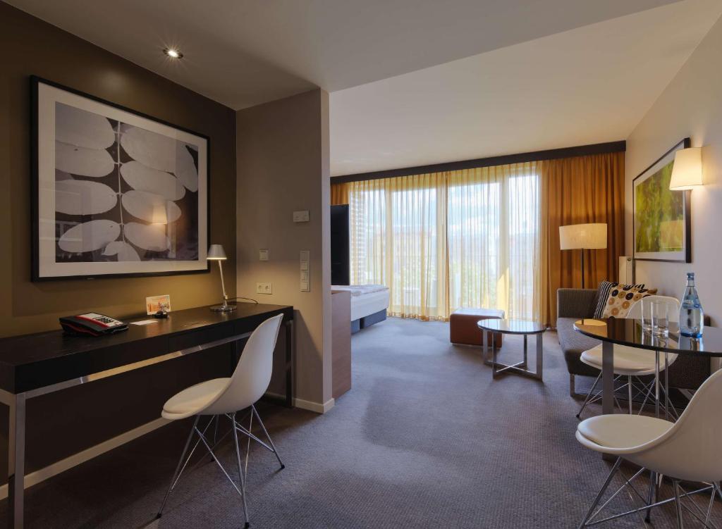 Adina Apartment Hotel Berlin Mitte - Resim 9