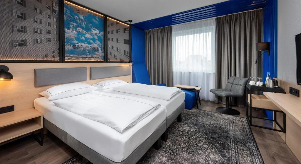 Postel nebo postele na pokoji v ubytování ibis Styles Berlin Treptow