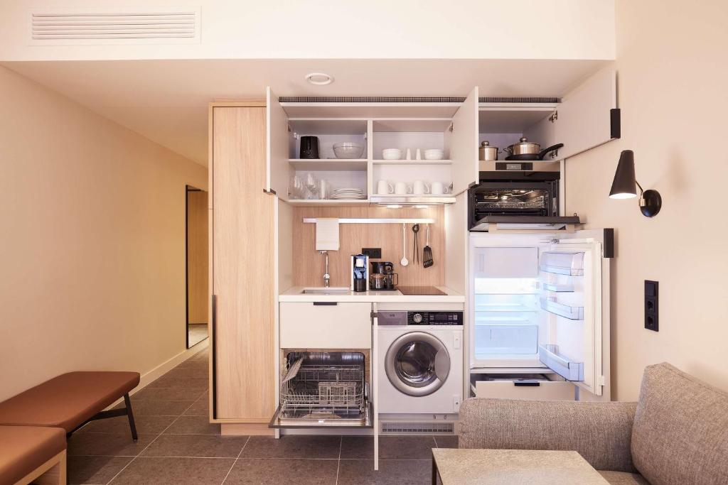 Adina Apartment Hotel Dusseldorf - Resim 8