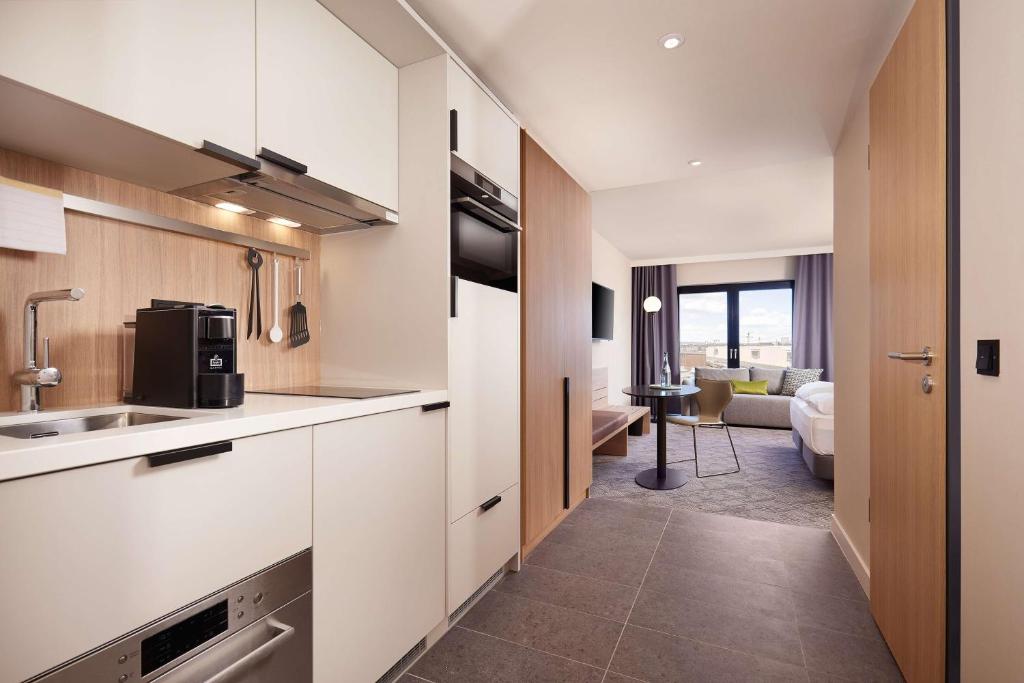 Adina Apartment Hotel Dusseldorf - Resim 30