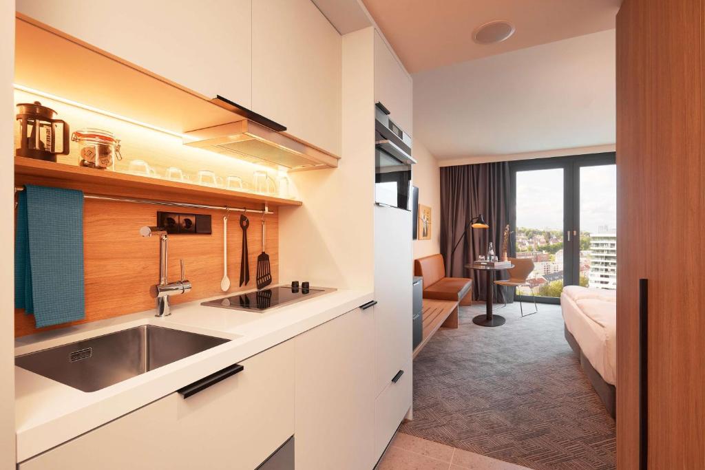 Adina Apartment Hotel Stuttgart - Resim 21