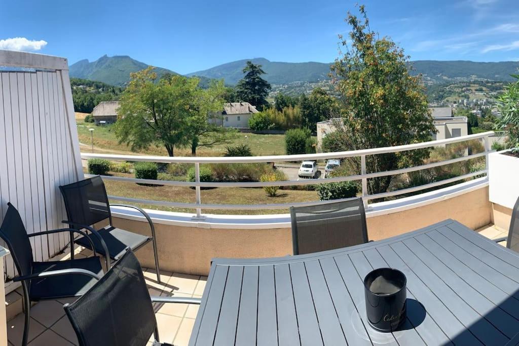 Fotografia z galérie ubytovania Magnifique T4 terrasse vue lac et montagnes v destinácii Jacob-Bellecombette