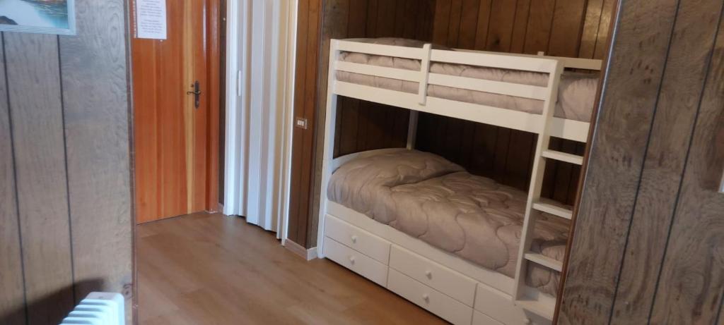 Posteľ alebo postele v izbe v ubytovaní Monolocale sulle piste del Cervino Residence Rododendro