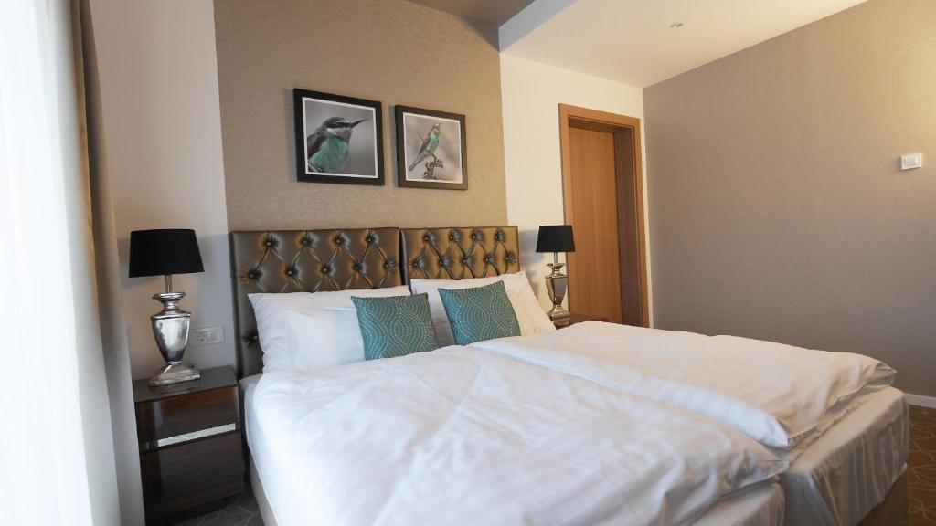 Posteľ alebo postele v izbe v ubytovaní Hotel Merops Mészáros