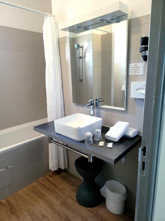 Hotel de La Paix - Superior Single Room