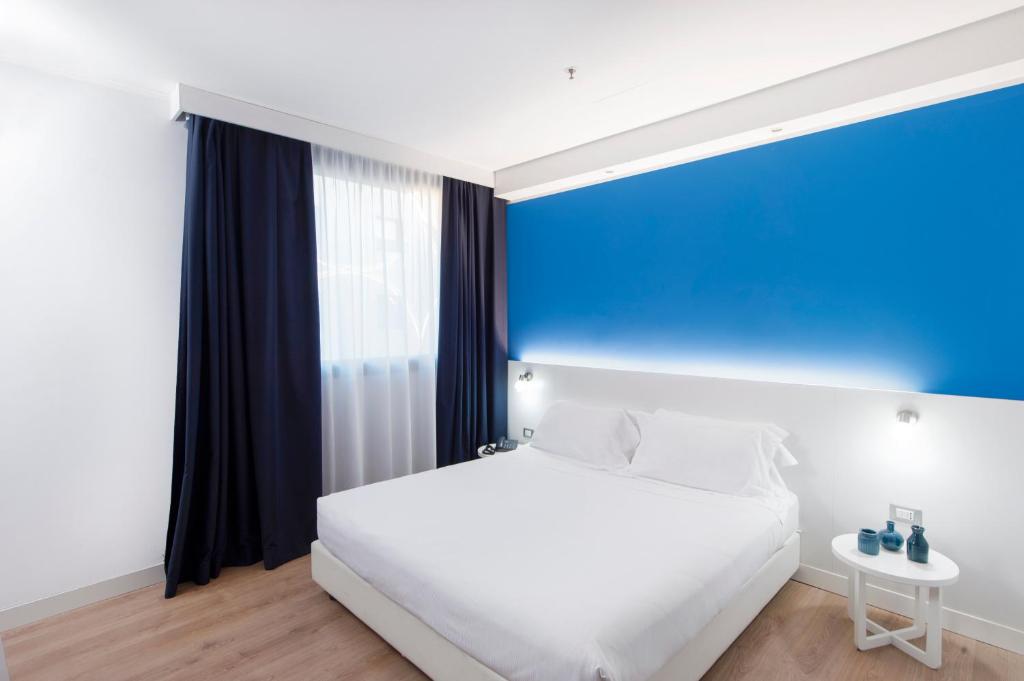 Postel nebo postele na pokoji v ubytování Neo Hotel