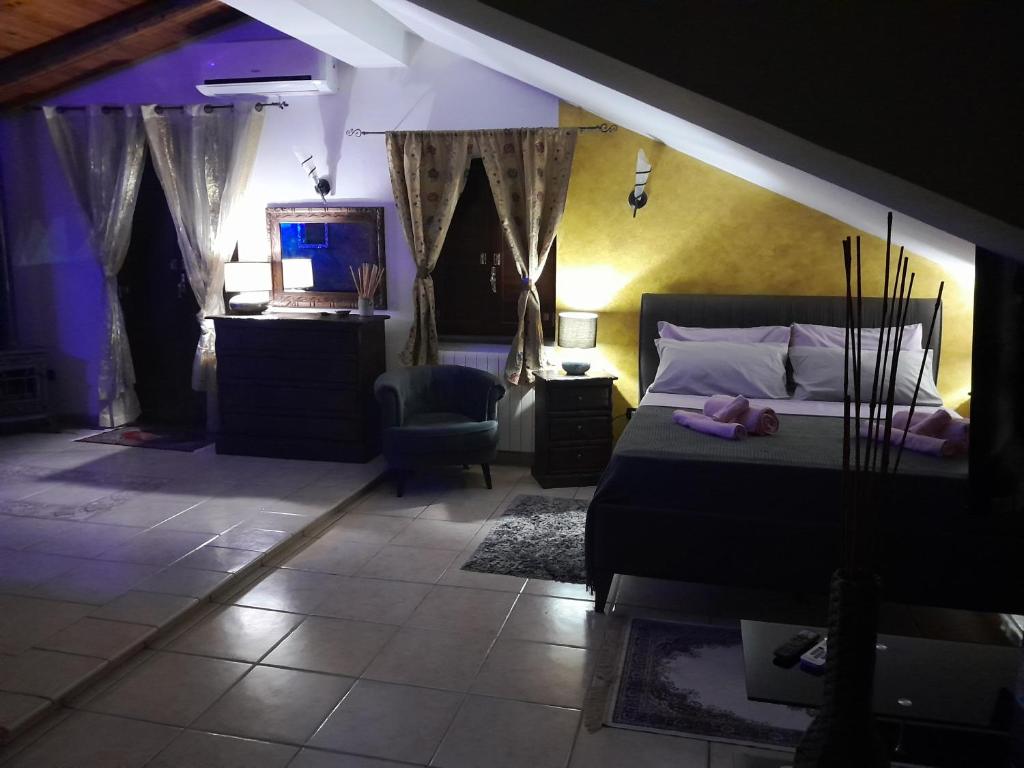 Postel nebo postele na pokoji v ubytování Luxury b&b Le Rocce