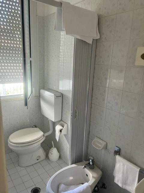 Koupelna v ubytování Hotel Carol
