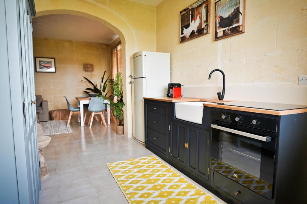 Kuchyň nebo kuchyňský kout v ubytování Ogygia Suites Gozo