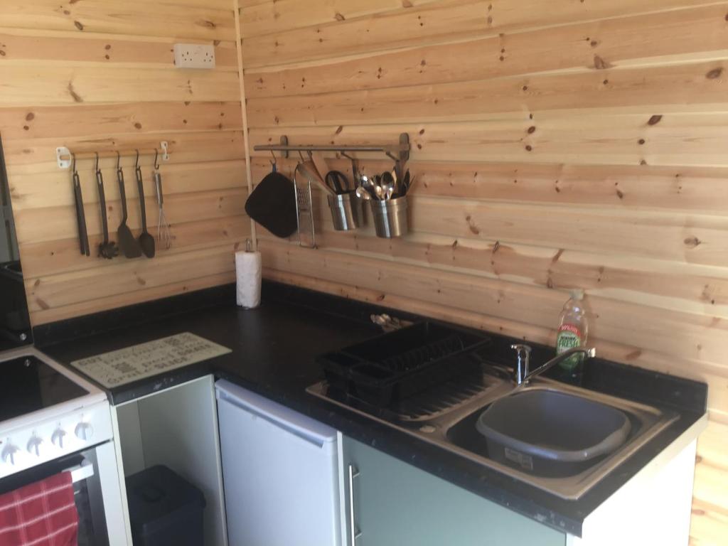 Kuchyň nebo kuchyňský kout v ubytování Beacon House Bunks