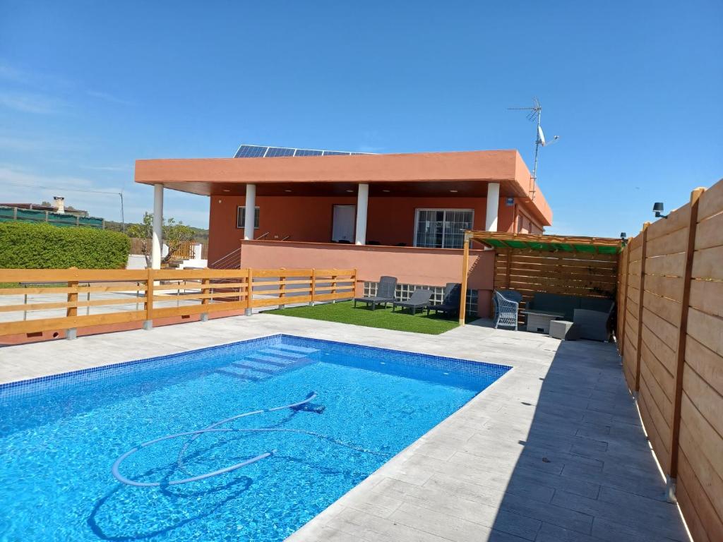 a swimming pool in front of a house at Piscina de sal Barbacoa Wifi, Parking Gratis, 3 min PGA Casa El Roble in Girona