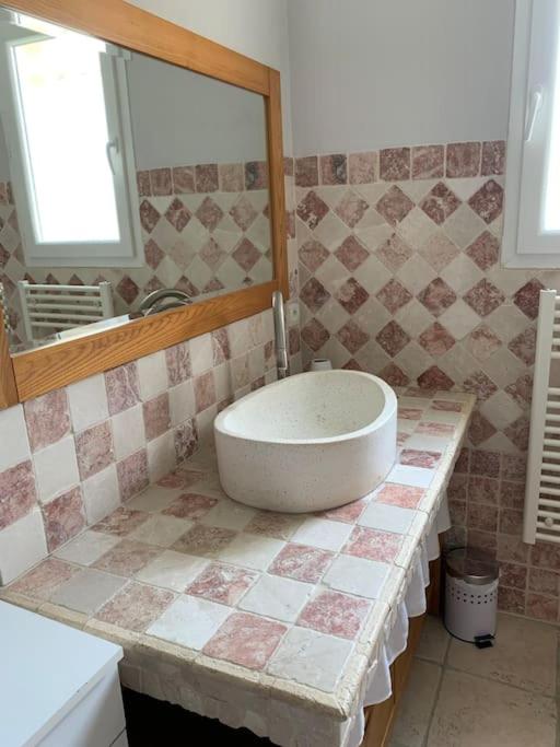 Kúpeľňa v ubytovaní Villa sud de la France avec piscine privée