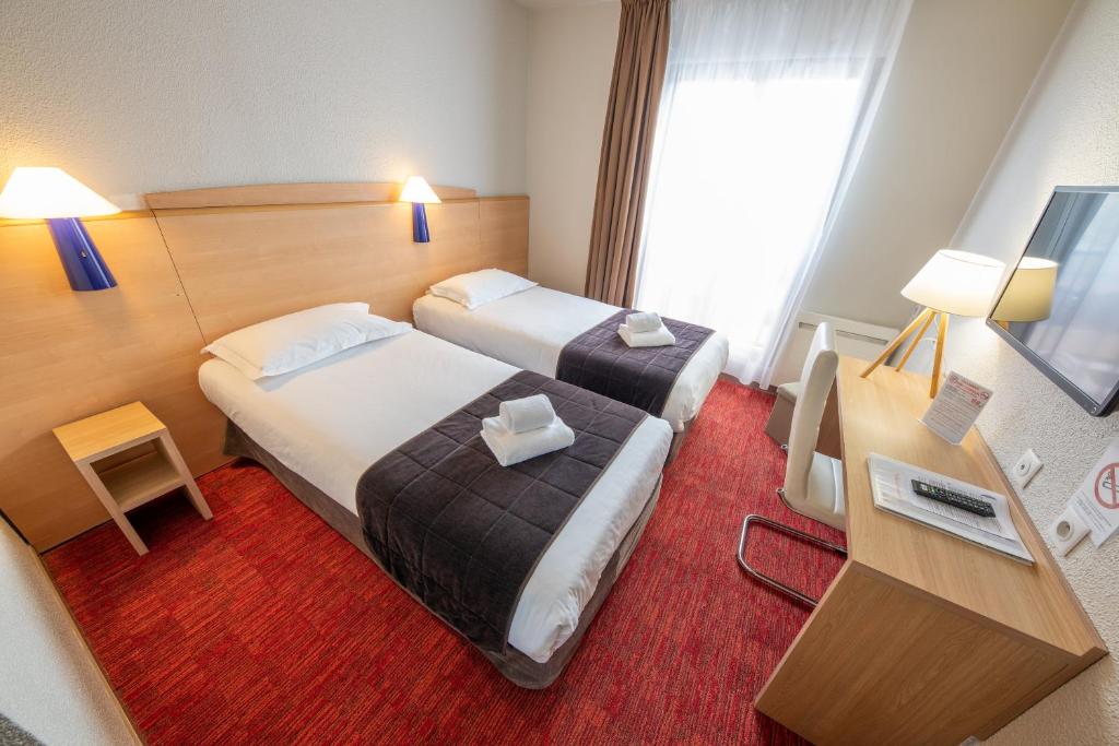 Postel nebo postele na pokoji v ubytování Hôtel Saint Laurent