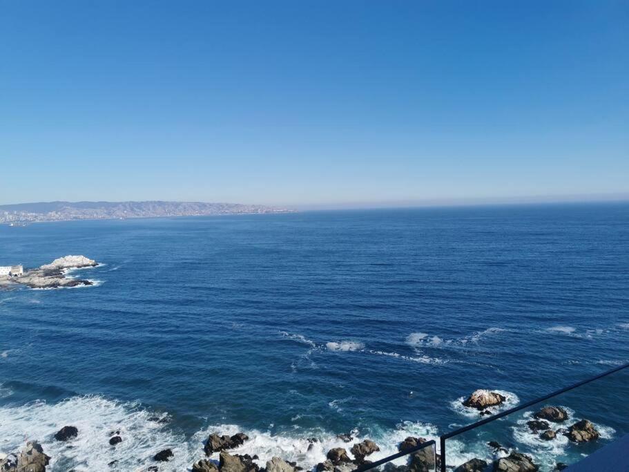 a view of the ocean from a cliff at Departamento Reñaca, vista al mar. in Viña del Mar