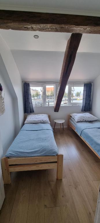 En eller flere senge i et værelse på Apartament Przystań