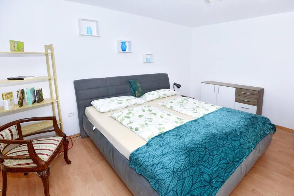 A bed or beds in a room at Ferienwohnung Karawankenblick