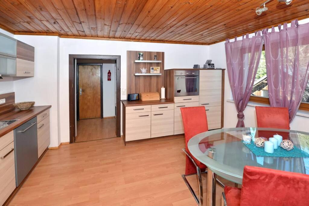A kitchen or kitchenette at Ferienwohnung Karawankenblick