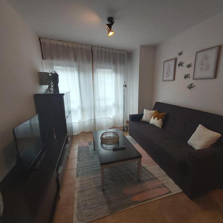 Televízia a/alebo spoločenská miestnosť v ubytovaní Apartamento Baiona 1 habitación Rúa Brasil
