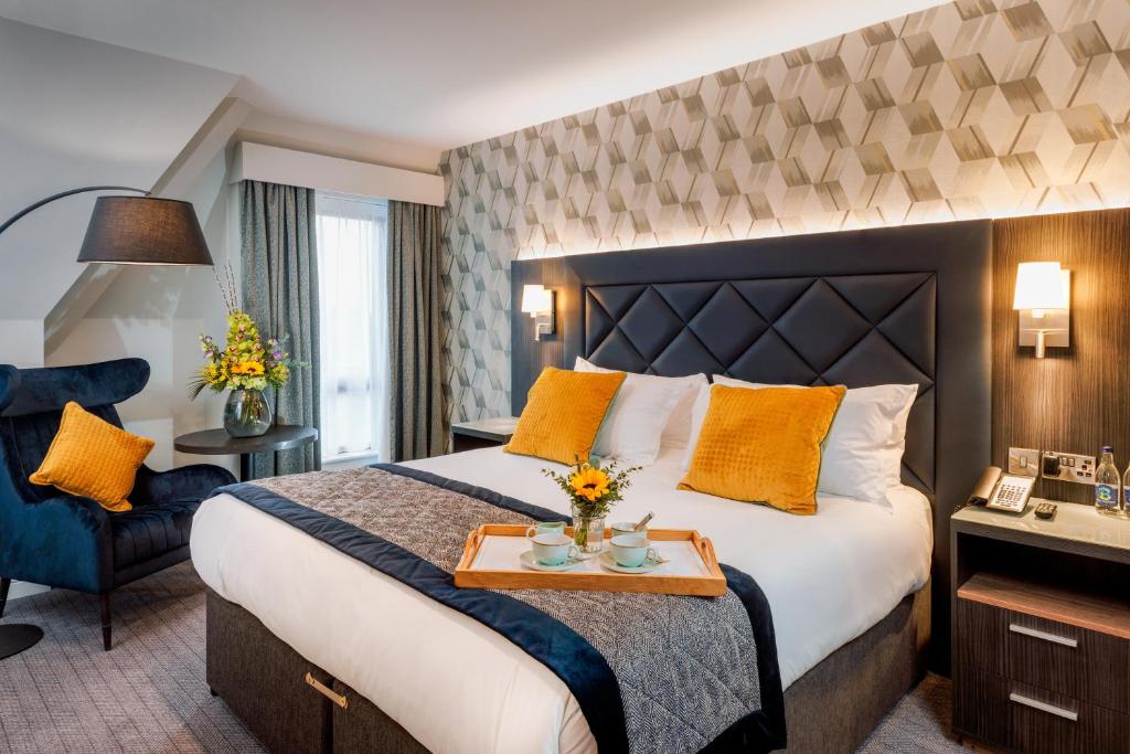 Voodi või voodid majutusasutuse Camden Court Hotel toas