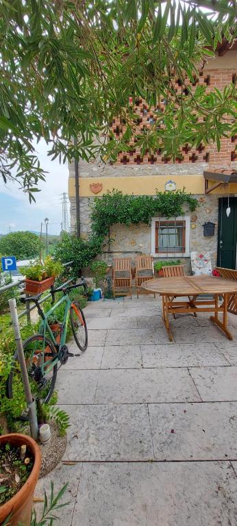 a patio with a picnic table and a bench at Il nido di Agnese in Garda