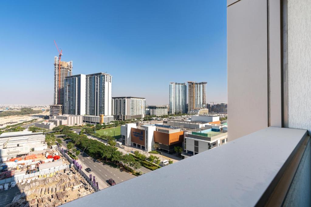 Nespecifikovaný výhled na destinaci Dubaj nebo výhled na město při pohledu z apartmánu