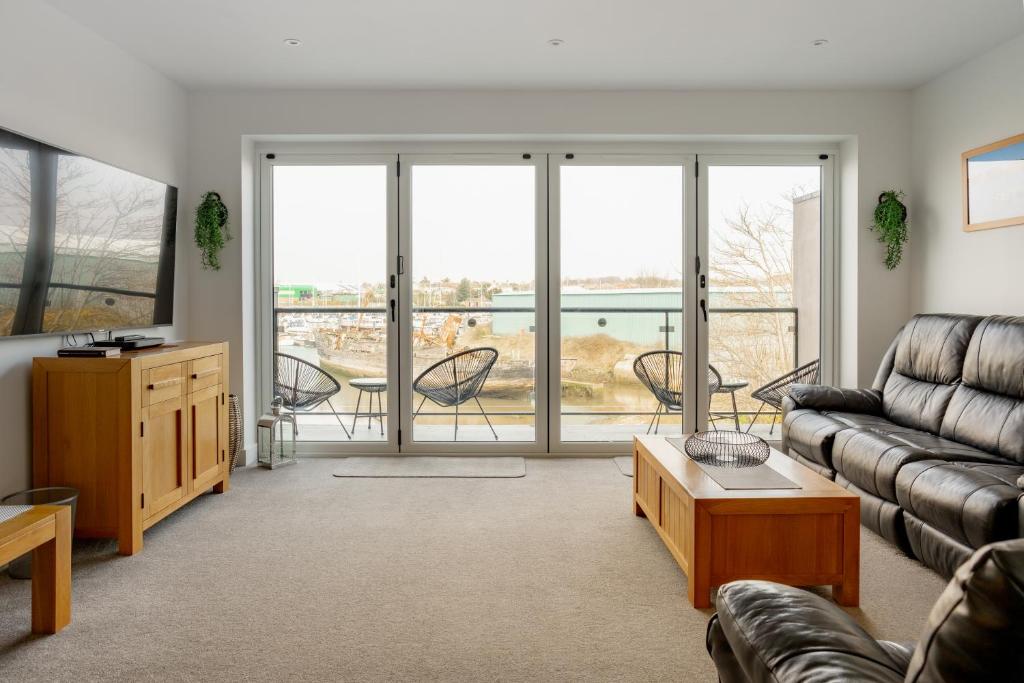 Large Modern Scenic 4 Bedroom Townhouse 5