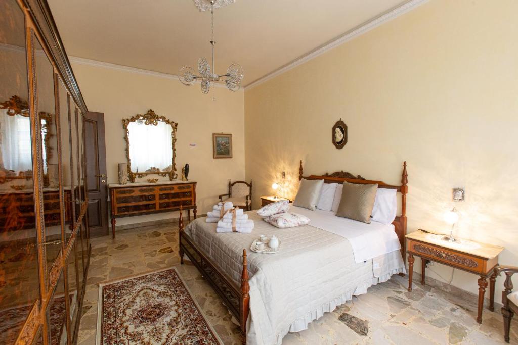 a bedroom with a bed and a table and a mirror at Casa Vacanze Kennedy in Favara