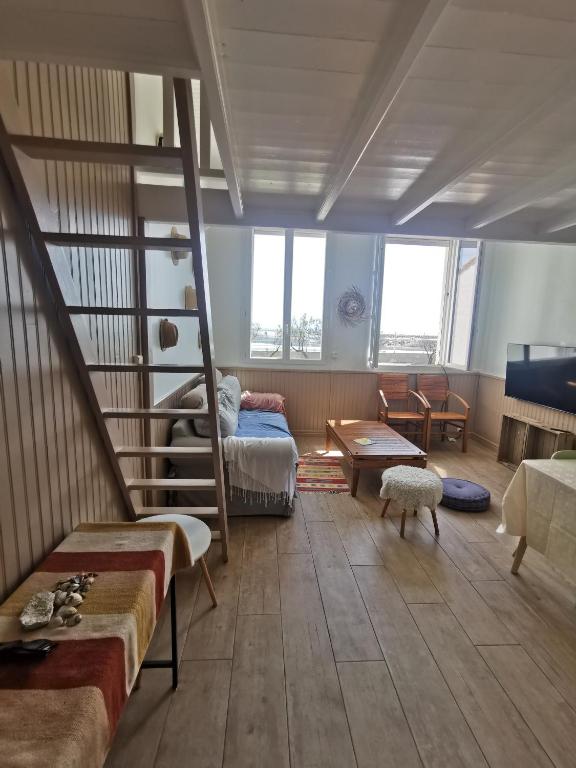 Posedenie v ubytovaní SPACIEUX APPARTEMENT FRONT DE MER