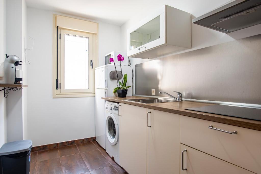 Kuchyň nebo kuchyňský kout v ubytování Apartamentos Cangas Relax