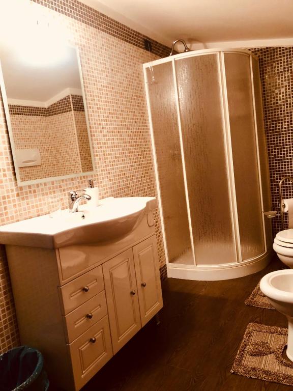 B&B Benny-Camere moderne con parcheggio vicino Caserta e A1, ideale per lavoro e turismo - Tweepersoonskamer Met Eigen Badkamer