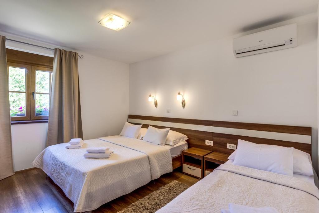 Posteľ alebo postele v izbe v ubytovaní Golden Lakes Rooms