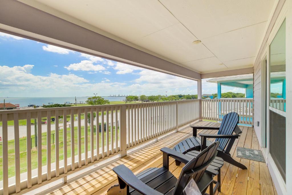 BayView La Porte Home Rental Steps to Beach!, La Porte (updated prices