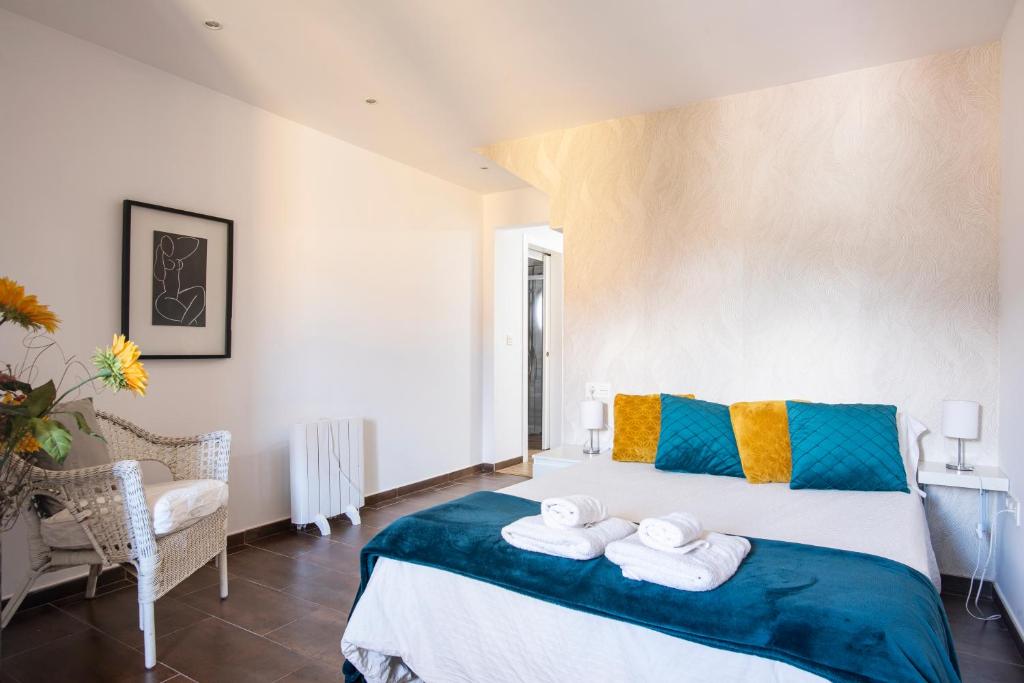 a bedroom with a bed with towels on it at Apartamento Cangas Relax in Cangas de Onís