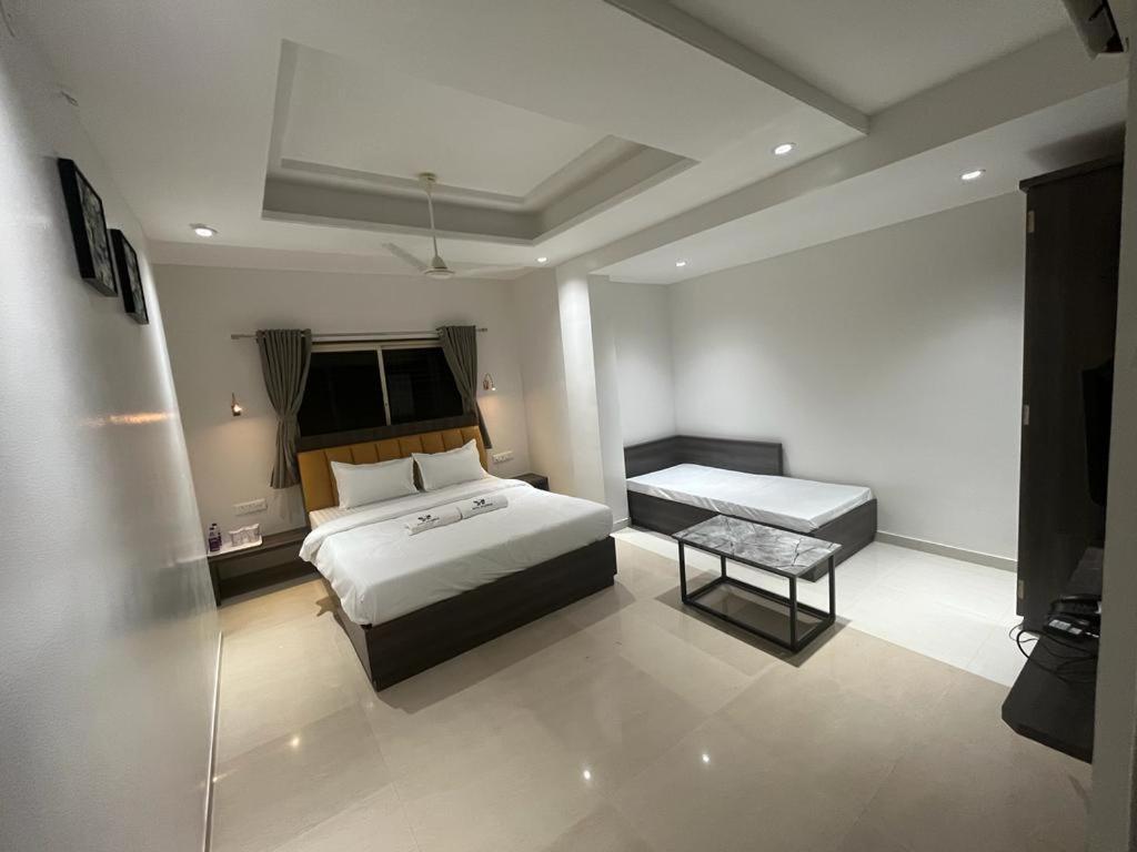 Postel nebo postele na pokoji v ubytování Hotel Gulmohar