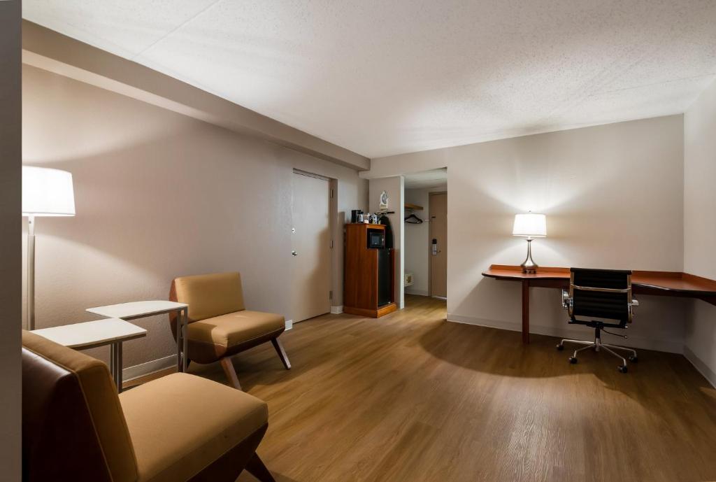 Posezení v ubytování Red Roof Inn and Suites Newark - University