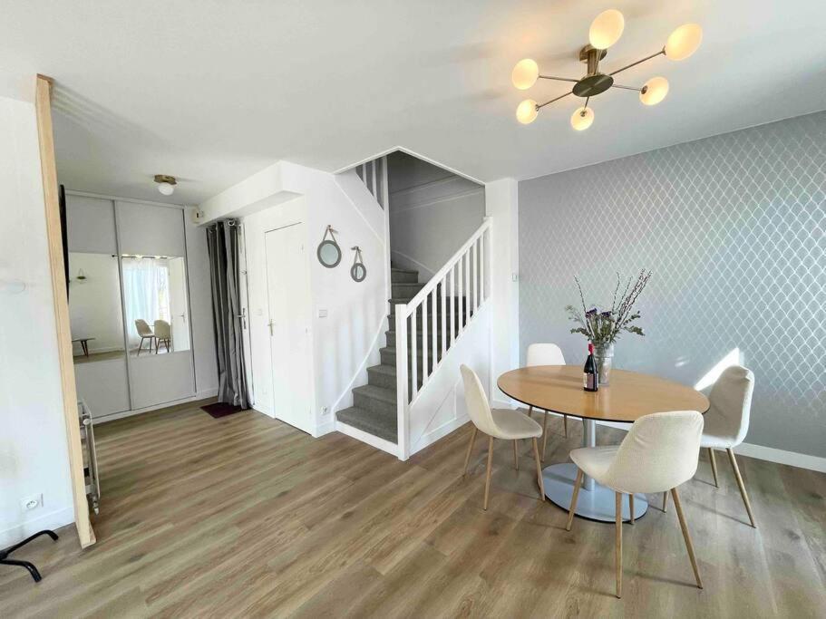 Marne la Vallée Apartment - Two-Bedroom Apartment