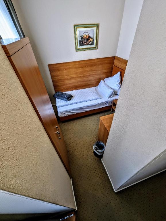 Postel nebo postele na pokoji v ubytování Hotel am Rathaus