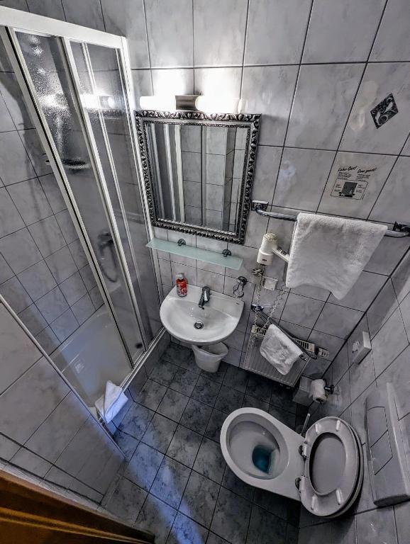 Koupelna v ubytování Hotel am Rathaus