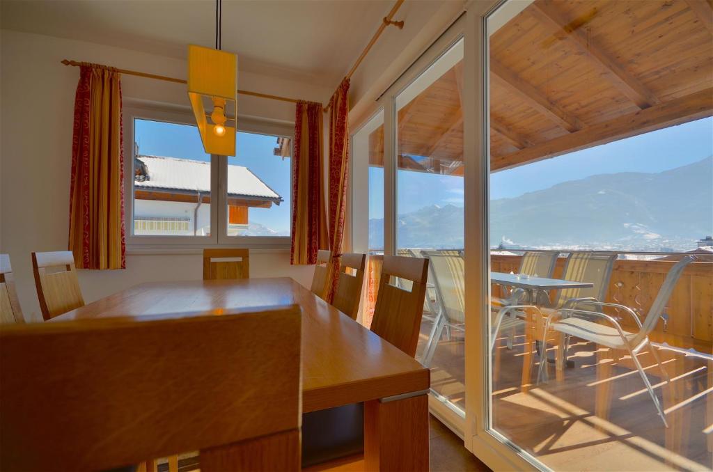 Nespecifikovaný výhled na hory nebo výhled na hory při pohledu z apartmánu