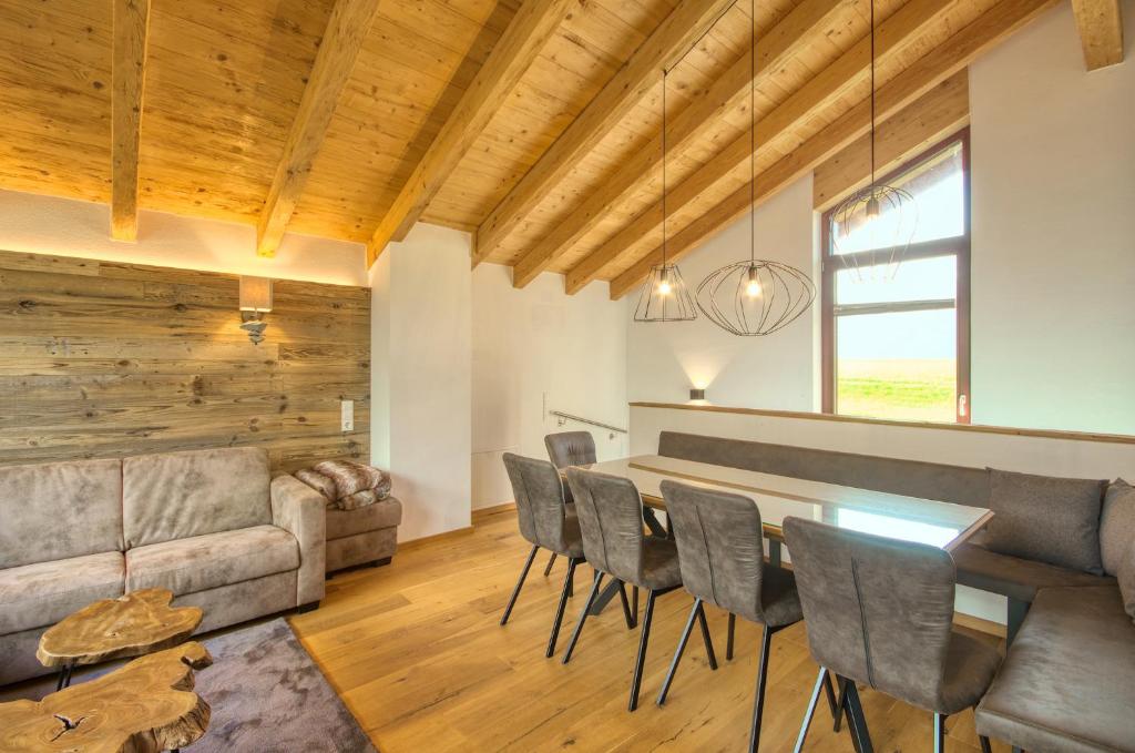 Ski-in Ski-out Chalet Maiskogel 17A - by Alpen Apartments - Праздничный дом