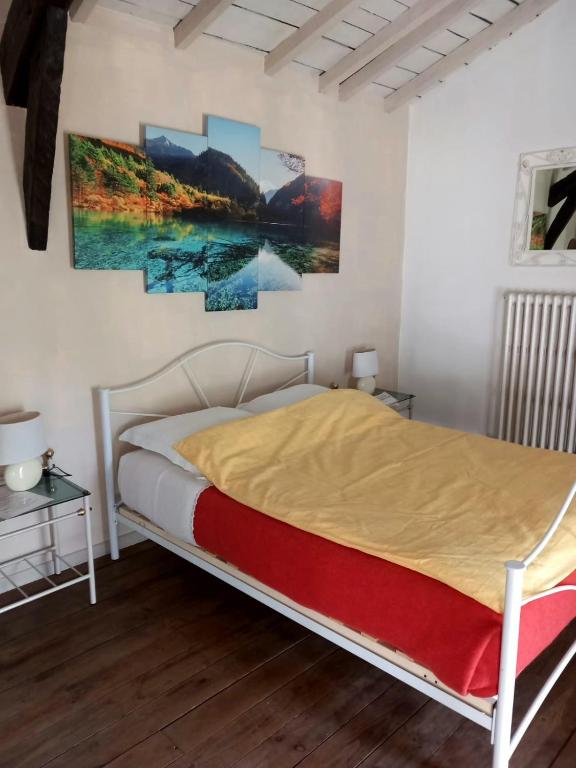 Postel nebo postele na pokoji v ubytování Cèdres Bleus de Joany chez Nathalie