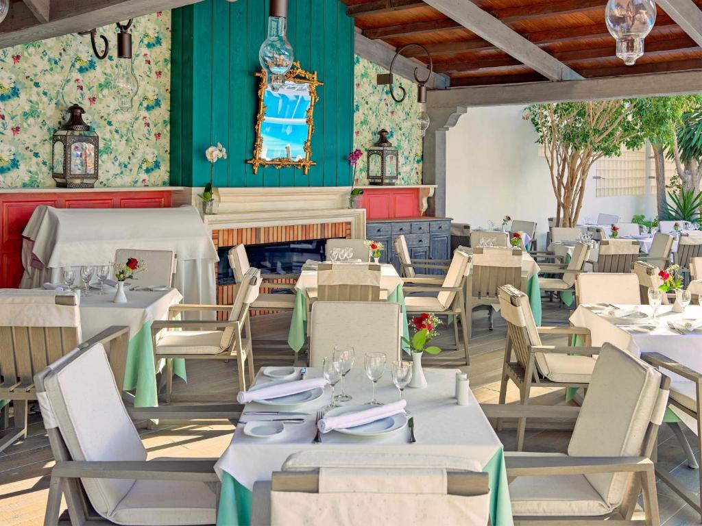 Reštaurácia alebo iné gastronomické zariadenie v ubytovaní Adrián Hoteles Colón Guanahaní Adultos Only