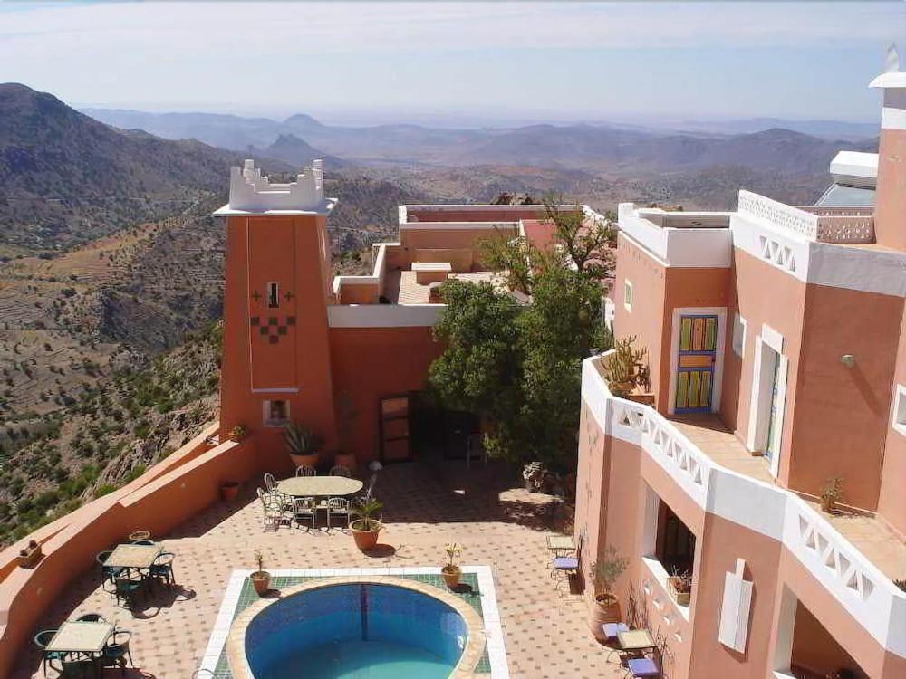 Bazén v ubytování HOTEL KERDOUS nebo v jeho okolí