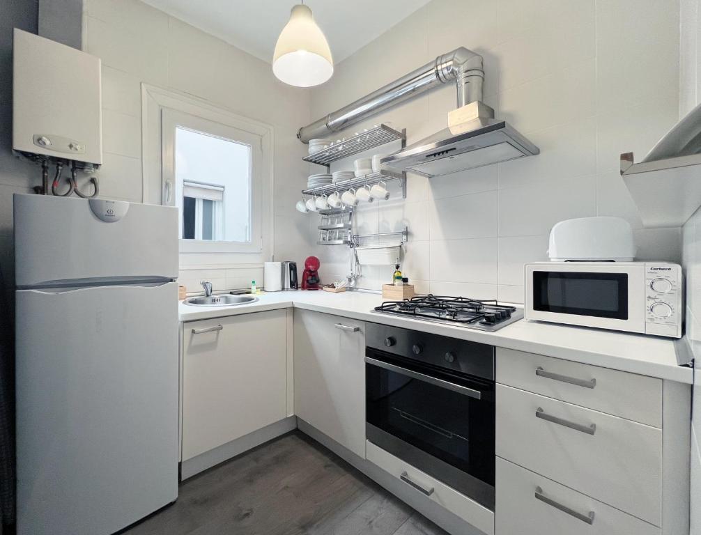 Kuchyňa alebo kuchynka v ubytovaní Stay U-nique Apartments Legalitat