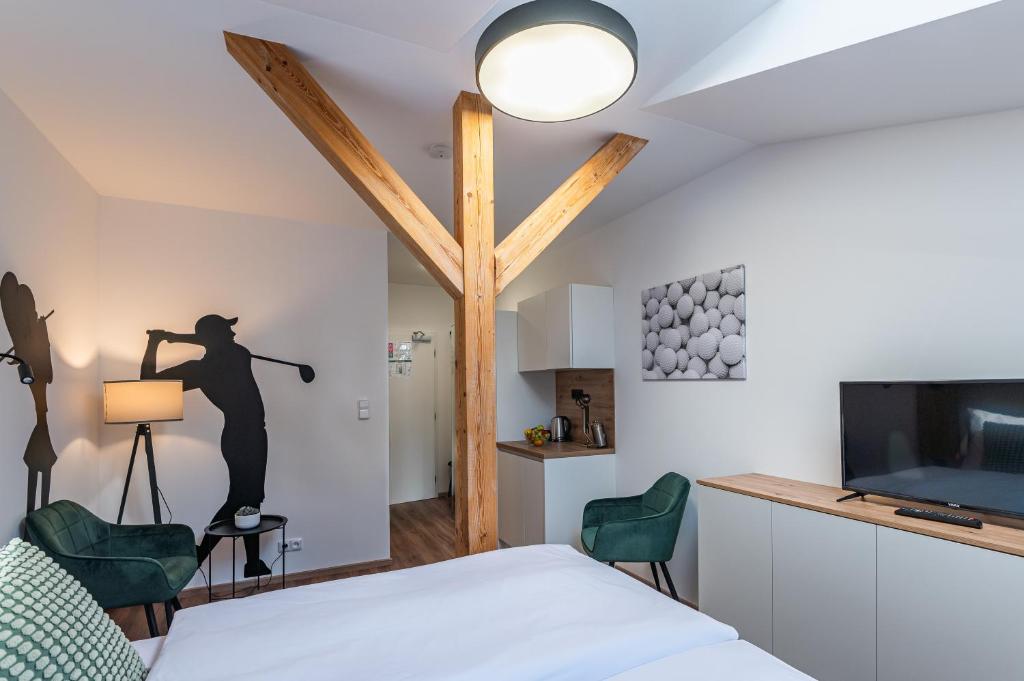 Televízia a/alebo spoločenská miestnosť v ubytovaní Hotel Restovna