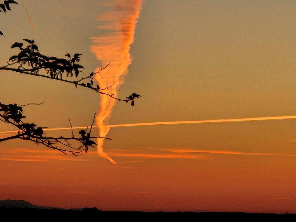 Pohľad na východ alebo západ slnka z hotela alebo blízkeho okolia