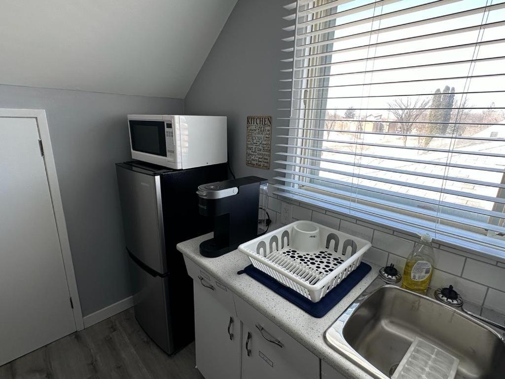 Kuchyň nebo kuchyňský kout v ubytování Spotless 4 Bedrooms 4 Beds Sleep 8 in Winnipeg