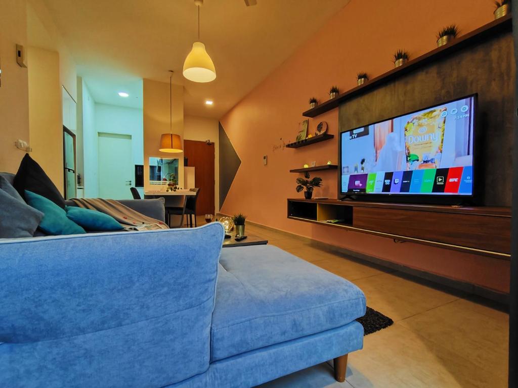 TV a/nebo společenská místnost v ubytování Midvalley Luxury Maxine Suite